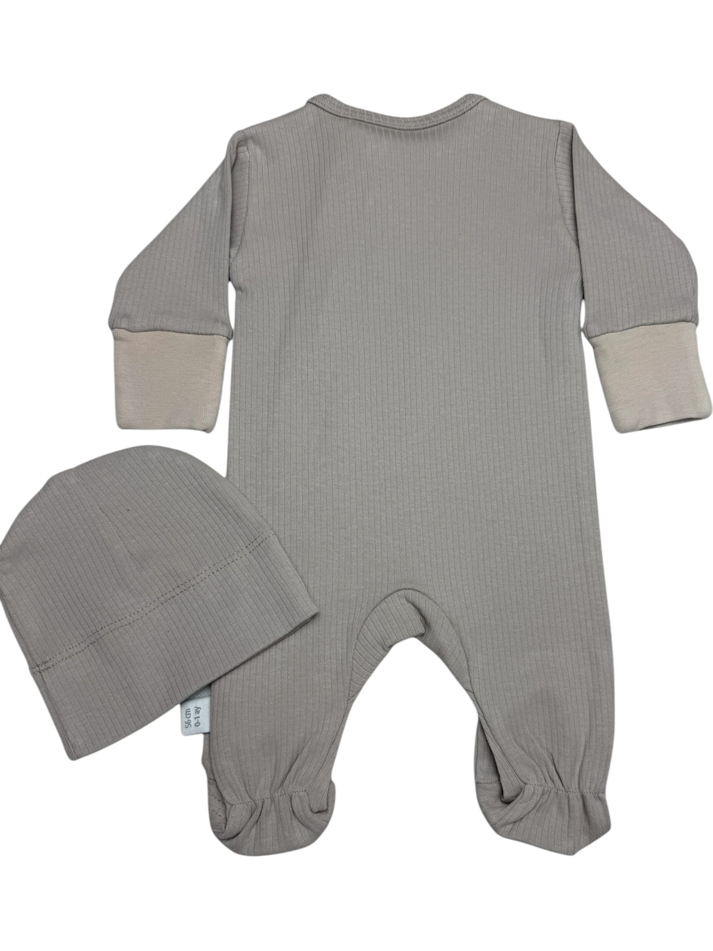 SZARY STRÓJ Z CZAPKĄ NA SUWAK